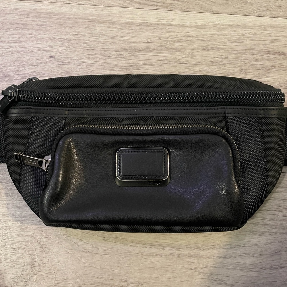 TUMI MENS CROSSBODY SLING